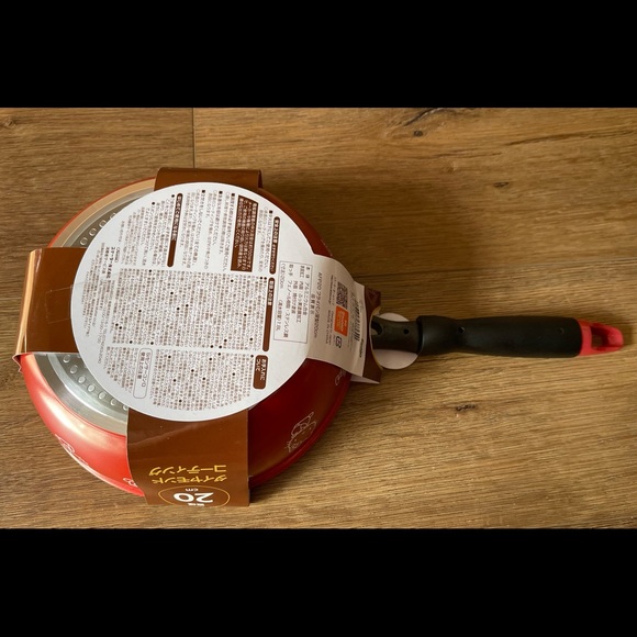 HELLO KITTY-NWT Non-Stick Medium Pan - Picture 8 of 13